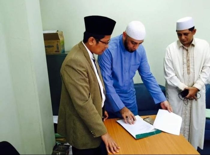 Rendah Hati dan Cinta NKRI, Syekh Ali Jaber Berdakwah dengan Uang Sendiri Rendah Hati dan Cinta NKRI, Syekh Ali Jaber Berdakwah dengan Uang Sendiri
