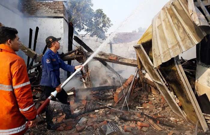 Kios Bensin Pertamini di Desa Durungbedug Candi Terbakar Kios Bensin Pertamini di Desa Durungbedug Candi Terbakar