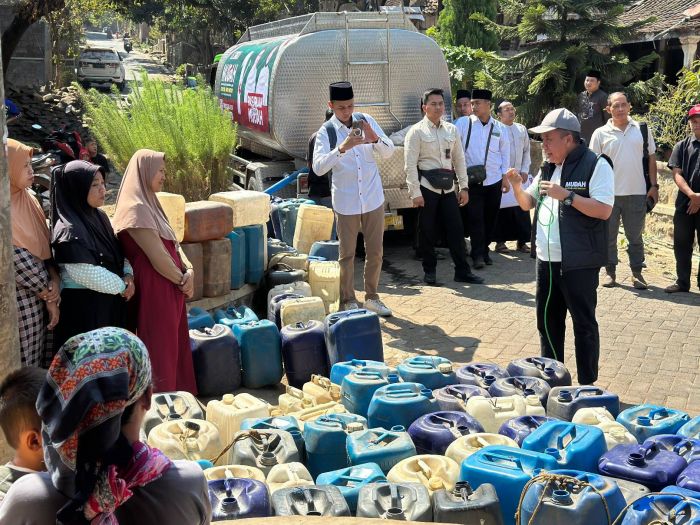 Gus Mujib Bertekad Putus Mata Rantai Krisis Air Bersih Bila Terpilih di Pilbup Pasuruan Gus Mujib Bertekad Putus Mata Rantai Krisis Air Bersih Bila Terpilih di Pilbup Pasuruan
