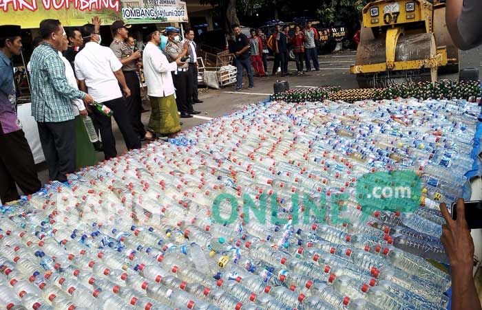 Polres Jombang Musnahkan Ribuan Liter Miras dan Narkoba Polres Jombang Musnahkan Ribuan Liter Miras dan Narkoba