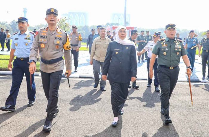 Apel Gelar Operasi Lilin Semeru 2023, Gubernur Khofifah Pastikan Jawa Timur Siap Hadapi Nataru Apel Gelar Operasi Lilin Semeru 2023, Gubernur Khofifah Pastikan Jawa Timur Siap Hadapi Nataru