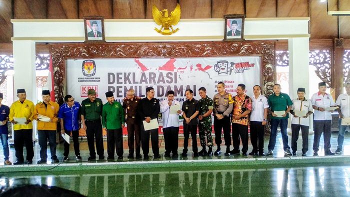KPU Pamekasan Deklarasikan Pemilu Damai 2019 KPU Pamekasan Deklarasikan Pemilu Damai 2019