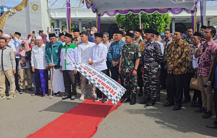 Lepas 541 CJH, Bupati Bangkalan Lantunkan Talbiyah Bersama Ratusan Pengantar Jemaah Lepas 541 CJH, Bupati Bangkalan Lantunkan Talbiyah Bersama Ratusan Pengantar Jemaah