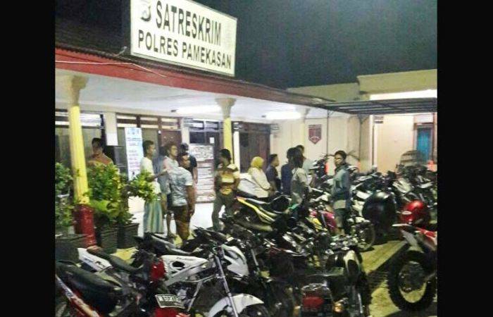 Razia Balap Liar di Pamekasan, Polisi Dilempari Batu Razia Balap Liar di Pamekasan, Polisi Dilempari Batu