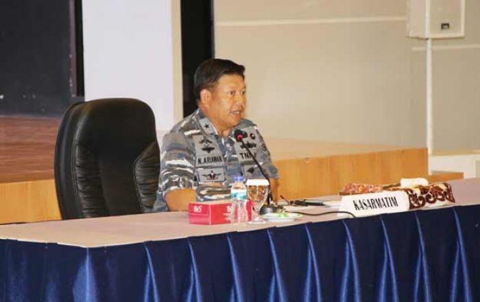 Wujudkan Cita-cita Indonesia sebagai Poros Maritim Dunia dengan Perpres No. 16 Tahun 2017 Wujudkan Cita-cita Indonesia sebagai Poros Maritim Dunia dengan Perpres No. 16 Tahun 2017