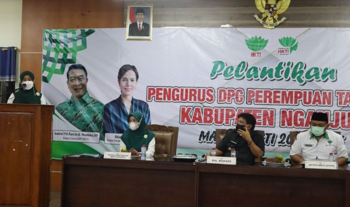 Bupati Ngawi dan Nganjuk Puji Eksistensi Perempuan Tani Bupati Ngawi dan Nganjuk Puji Eksistensi Perempuan Tani