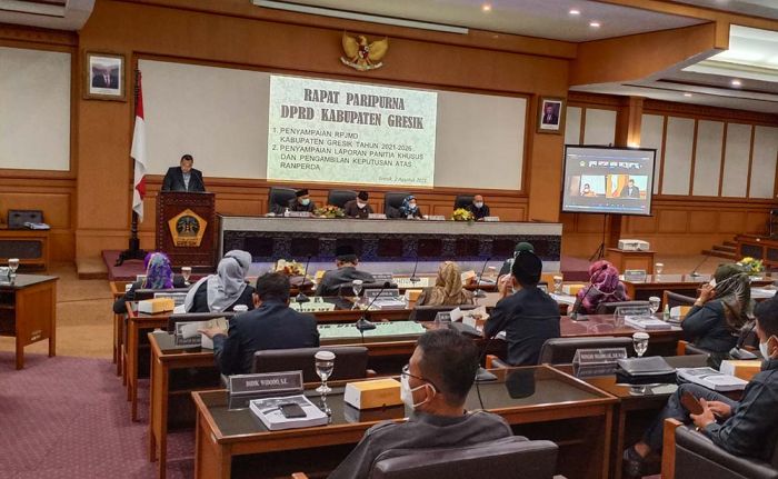 Paripurna DPRD Gresik Setujui 6 Raperda Untuk Disahkan Menjadi Perda Paripurna DPRD Gresik Setujui 6 Raperda Untuk Disahkan Menjadi Perda