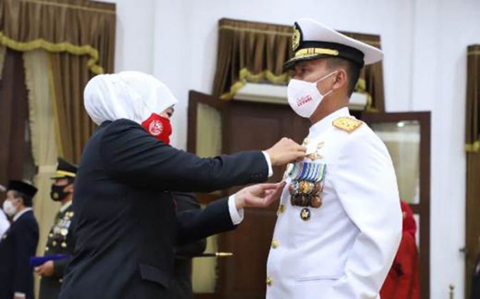 Jelang HUT RI ke-75, Gubernur Khofifah Anugerahkan Penghargaan kepada Empat Tokoh Jelang HUT RI ke-75, Gubernur Khofifah Anugerahkan Penghargaan kepada Empat Tokoh