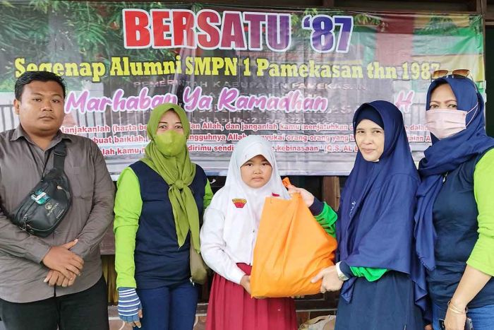 Jelang Bulan Suci Ramadhan, Bersatu 87 Bagikan Sembako ke Para Alumni Jelang Bulan Suci Ramadhan, Bersatu 87 Bagikan Sembako ke Para Alumni