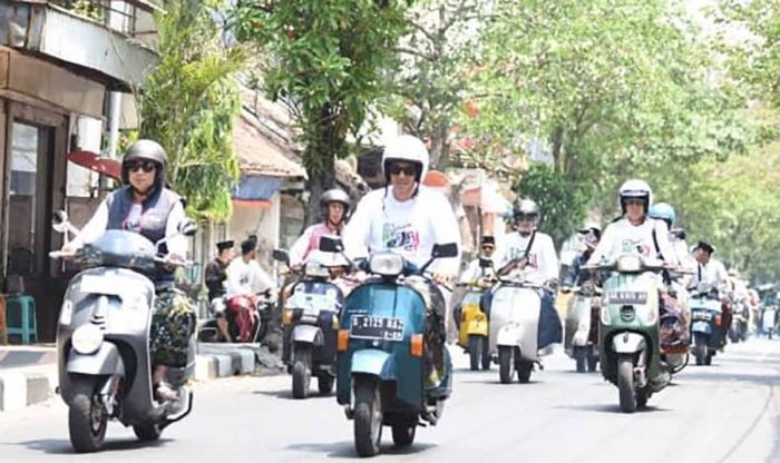 Peringati Hari Santri Nasional 2023, Wali Kota Kediri Naik Vespa Ikuti Touring Religi Peringati Hari Santri Nasional 2023, Wali Kota Kediri Naik Vespa Ikuti Touring Religi