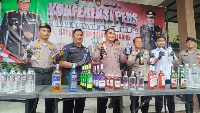 Bongkar Gudang Miras Ilegal, Polres Jombang Amankan Ratusan Botol