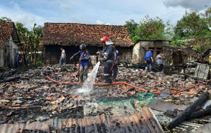 Tabung LPG Meledak, 2 Rumah di Tuban Terbakar Tabung LPG Meledak, 2 Rumah di Tuban Terbakar