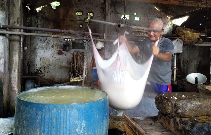Begini Cara Pengusaha Tahu di Jombang Sikapi Naiknya Harga Kedelai Impor Begini Cara Pengusaha Tahu di Jombang Sikapi Naiknya Harga Kedelai Impor