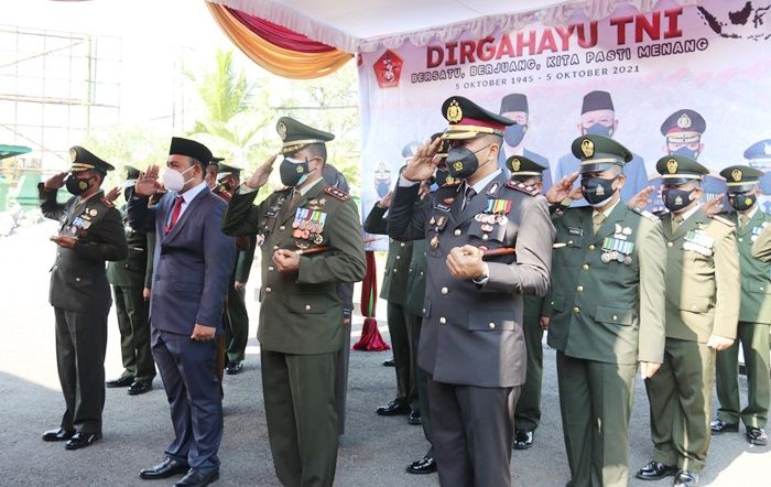 HUT TNI ke-76, Kodim Ngawi Ikuti Upacara Secara Virtual dan Potong Tumpeng HUT TNI ke-76, Kodim Ngawi Ikuti Upacara Secara Virtual dan Potong Tumpeng