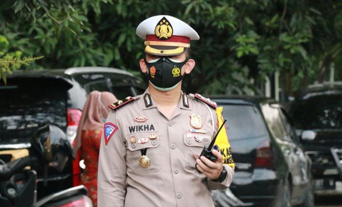 Hambat Penyebaran Covid-19, Satlantas Polresta Sidoarjo Gelar Penyekatan Siang Hari Hambat Penyebaran Covid-19, Satlantas Polresta Sidoarjo Gelar Penyekatan Siang Hari