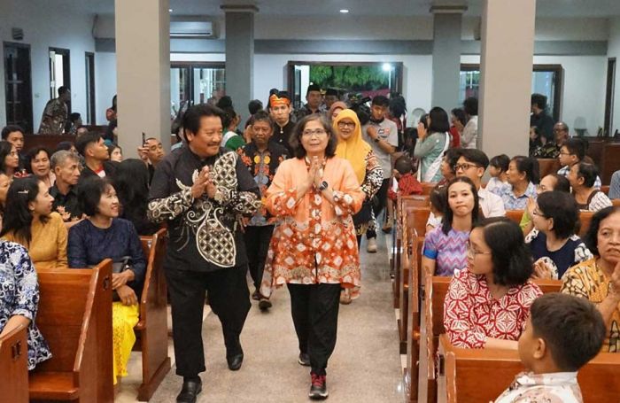 Bersama FKUB dan Kepala Kemenag, Pj Wali Kota Kediri Kunjungi Gereja di Hari Natal 2024 Bersama FKUB dan Kepala Kemenag, Pj Wali Kota Kediri Kunjungi Gereja di Hari Natal 2024