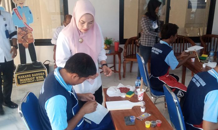 Sisihkan Pendapatan 5 Bulan Terakhir, Wawali Madiun Suport Pelatihan Decoupage bagi Narapidana