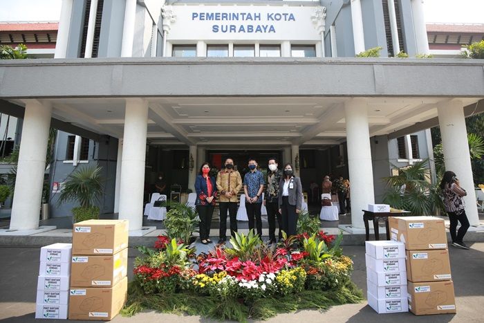 Giliran Mayapada Group Bagikan Sembako Buat Warga Surabaya Giliran Mayapada Group Bagikan Sembako Buat Warga Surabaya