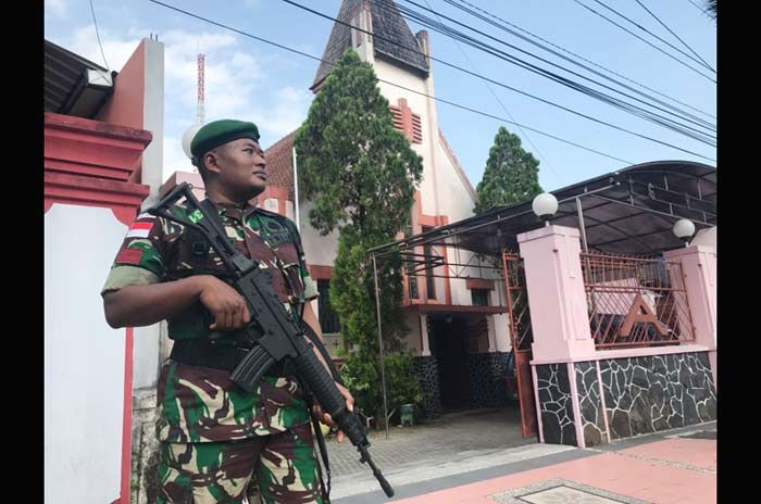 TNI-Polri Perketat Penjagaan Gereja di Kota Blitar Pasca Bom Surabaya