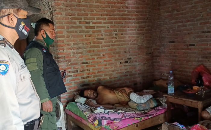 Ini Terjadi di Kediri, Suami-istri Terbaring Lemah di Tempat Tidur, Makan Andalkan Bantuan Ini Terjadi di Kediri, Suami-istri Terbaring Lemah di Tempat Tidur, Makan Andalkan Bantuan