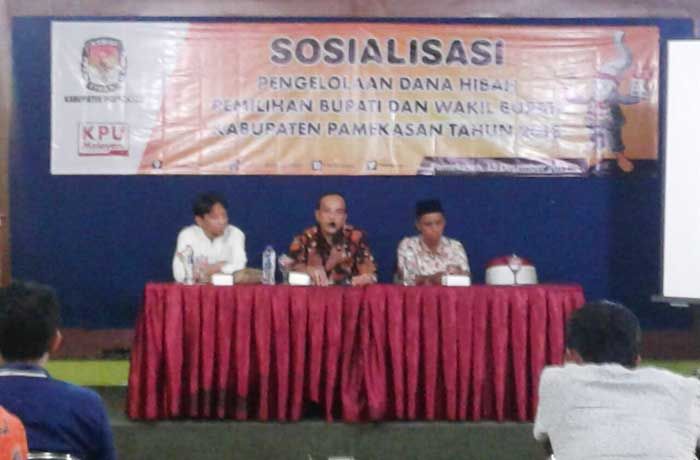 Hadiah Melimpah, KPU Pamekasan Sosialisasikan Sadar Pemilu Melalui Jalan Sehat Hadiah Melimpah, KPU Pamekasan Sosialisasikan Sadar Pemilu Melalui Jalan Sehat