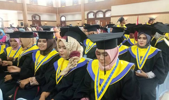 Kedepankan Kesehatan Matra Laut, Stikes Hang Tuah Surabaya Mewisuda 332 Mahasiswa Kedepankan Kesehatan Matra Laut, Stikes Hang Tuah Surabaya Mewisuda 332 Mahasiswa