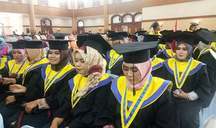 ​Kedepankan Kesehatan Matra Laut, Stikes Hang Tuah Surabaya Mewisuda 332 Mahasiswa