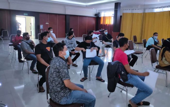 Usai Divaksin AstraZeneca, 8 THL Dinas PUPR Kabupaten Blitar Mengalami KIPI Usai Divaksin AstraZeneca, 8 THL Dinas PUPR Kabupaten Blitar Mengalami KIPI