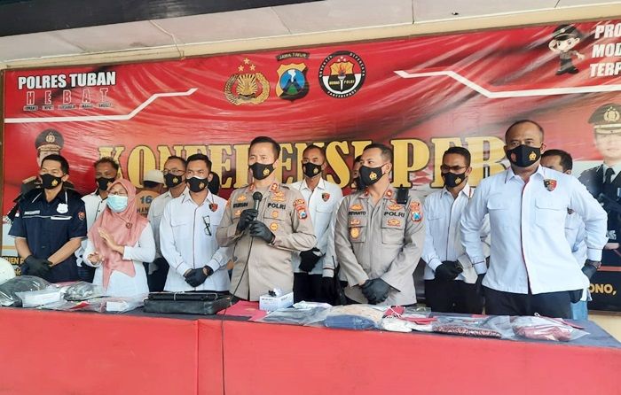 Tak Terima Motornya Ditarik Debt Collector, Warga Tuban Sekap dan Aniaya Kepala Penarikan Leasing Tak Terima Motornya Ditarik Debt Collector, Warga Tuban Sekap dan Aniaya Kepala Penarikan Leasing