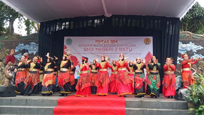 Tari Tortor Dewan Guru Semarakkan Bulbas SMAN 2 Batu Tari Tortor Dewan Guru Semarakkan Bulbas SMAN 2 Batu