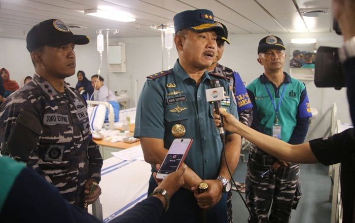 Pangkoarmada II Tinjau SBJ-67/2018 di KRI dr Soeharso-990 Pangkoarmada II Tinjau SBJ-67/2018 di KRI dr Soeharso-990