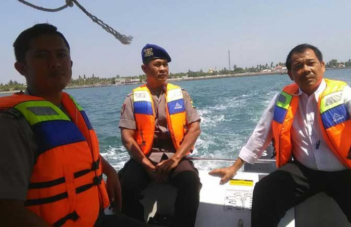 Satpolair Situbondo Lakukan Penyisiran, Cegah Penyebaran Limbah Medis ke tengah Laut Satpolair Situbondo Lakukan Penyisiran, Cegah Penyebaran Limbah Medis ke tengah Laut