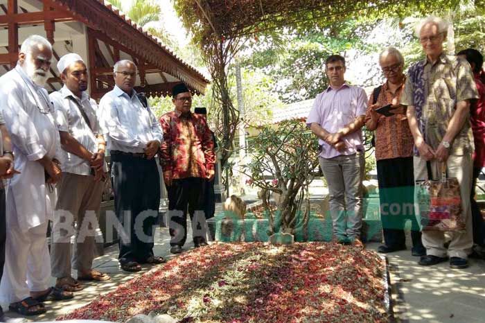 Kunjungi Tebuireng, Pastor Lintas Negara Kagumi Selera Humor Warga NU Kunjungi Tebuireng, Pastor Lintas Negara Kagumi Selera Humor Warga NU