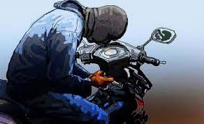 Diparkir di Depan Kantor, Motor Milik Warga di Sidoarjo Lenyap Digondol Pencuri Diparkir di Depan Kantor, Motor Milik Warga di Sidoarjo Lenyap Digondol Pencuri