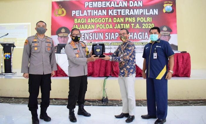 Beri Bekal Anggota Hadapi Masa Pensiun, Polda Jatim Gelar Latpram Purna Bhakti ke-10 Beri Bekal Anggota Hadapi Masa Pensiun, Polda Jatim Gelar Latpram Purna Bhakti ke-10