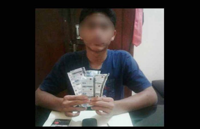 Kedapatan Bawa Pil, ABG 16 Tahun Warga Ronggowarsito Ngawi Diamankan Polisi Kedapatan Bawa Pil, ABG 16 Tahun Warga Ronggowarsito Ngawi Diamankan Polisi