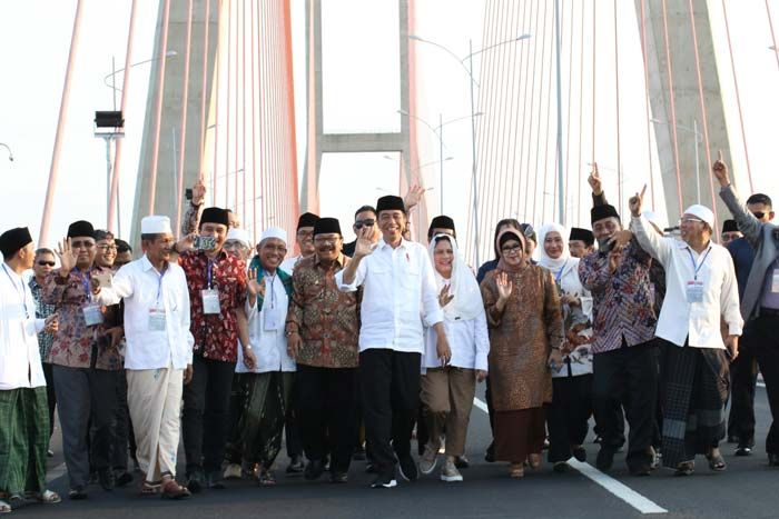 Pakde Karwo Turut Dampingi Presiden Jokowi Resmikan Jembatan Non Tol Suramadu