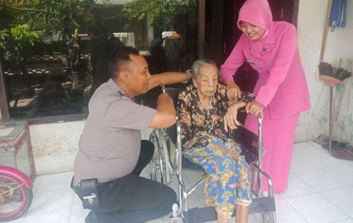 Naik Pangkat, Polisi di Lamongan Sisihkan Gaji untuk Warga Kurang Mampu