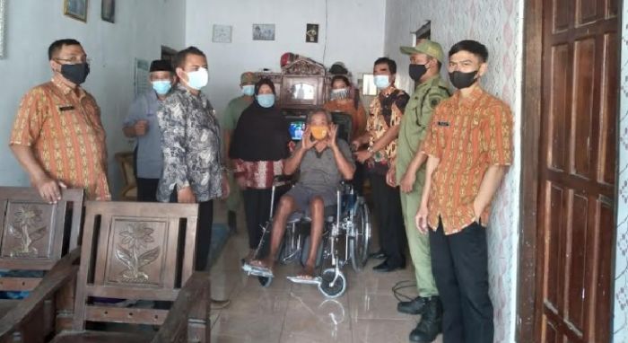 Dinsos Kota Kediri Salurkan Bantuan Kursi Roda pada Penyandang Disabilitas