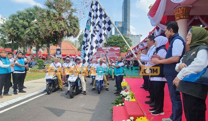 Gubernur Khofifah Lepas Relawan Tali Asih untuk Keluarga Pahlawan di 22 Kabupaten/Kota