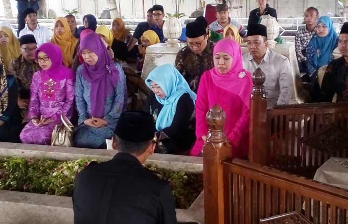 Khofifah: Ziarah Tidak Ada Hubunganya dengan Pilkada Khofifah: Ziarah Tidak Ada Hubunganya dengan Pilkada
