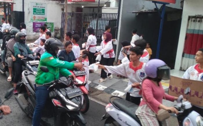Perguruan Silat Merpati Putih Cabang Kota Kediri Berbagi 1000 Takjil Gratis ke Warga Perguruan Silat Merpati Putih Cabang Kota Kediri Berbagi 1000 Takjil Gratis ke Warga