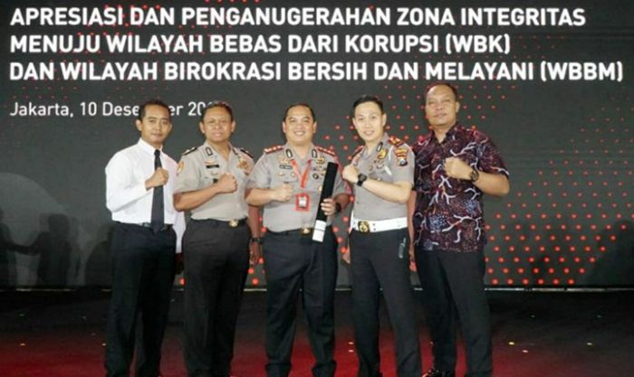 Polres Jombang Raih Penghargaan WBK 2019 Polres Jombang Raih Penghargaan WBK 2019