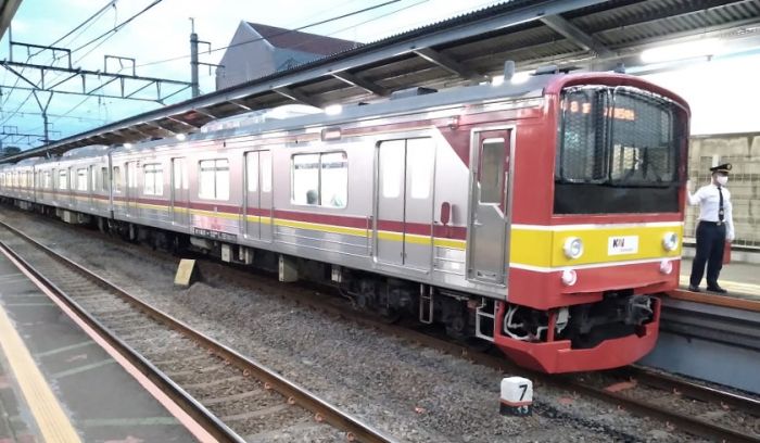 Pemerintah Tegas Tak Impor KRL, Luhut: Kami Refurbish Armada yang Ada Pemerintah Tegas Tak Impor KRL, Luhut: Kami Refurbish Armada yang Ada
