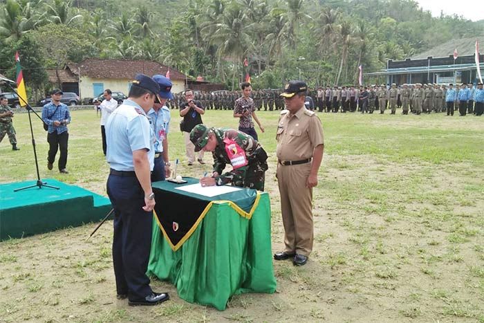 TMMD ke-103 di Pacitan Resmi Ditutup oleh Danlanud Iswahjudi TMMD ke-103 di Pacitan Resmi Ditutup oleh Danlanud Iswahjudi