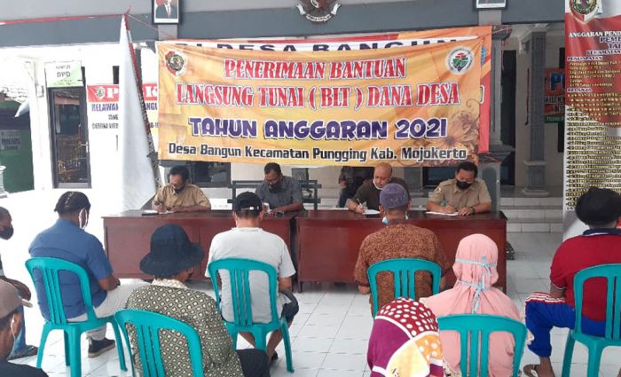 Tanya Petak Pengganti Tanah Gogol, Puluhan Warga Geruduk Balai Desa Pungging Tanya Petak Pengganti Tanah Gogol, Puluhan Warga Geruduk Balai Desa Pungging