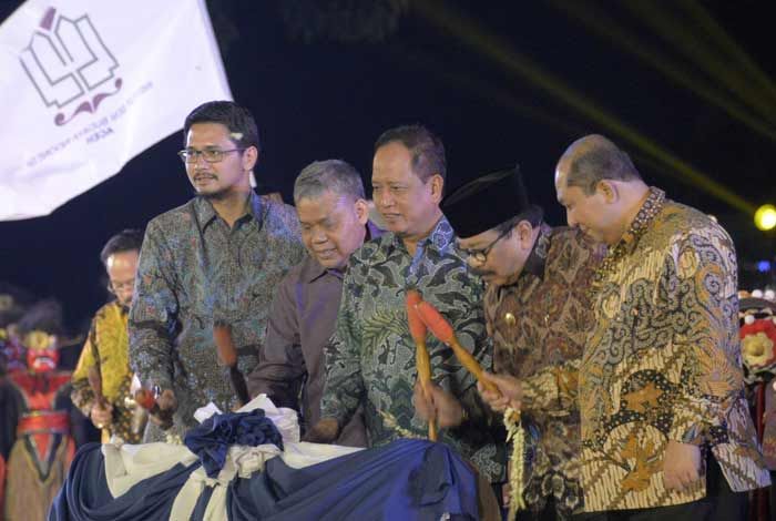 Pakde Karwo Letakkan Basis Kebudayaan dan Spiritual di Jatim Pakde Karwo Letakkan Basis Kebudayaan dan Spiritual di Jatim