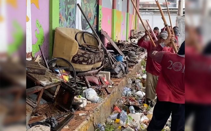 Dua Pompa di Kalisari Jebol Tersangkut Kursi, Eri Minta Warga Berhenti Buang Sampah ke Sungai