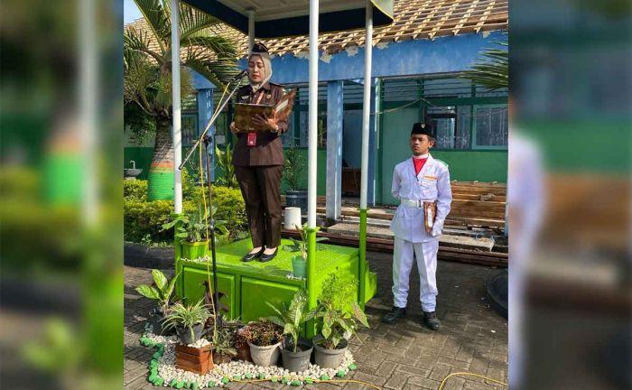 Beri Penerangan dan Penyuluhan Hukum, Tim Jaksa Masuk Sekolah di Nganjuk Jadi Pembina Upacara Beri Penerangan dan Penyuluhan Hukum, Tim Jaksa Masuk Sekolah di Nganjuk Jadi Pembina Upacara