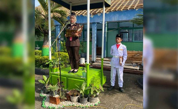 Beri Penerangan dan Penyuluhan Hukum, Tim Jaksa Masuk Sekolah di Nganjuk Jadi Pembina Upacara